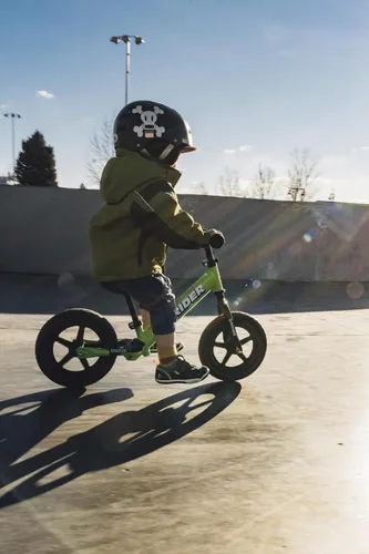 Miniatura 9 de Strider Bicicleta deportiva de 12 pulgadas – Bicicleta de equilibrio sin pedal para niños de 1 a 4 años – Incluye almohadilla de seguridad, asiento