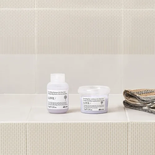 Miniatura 3 de Davines LOVE/Champú suavizante, limpiador suave antiencrespamiento para cabello encrespado, grueso o rebelde, promueve el alisado y el brillo