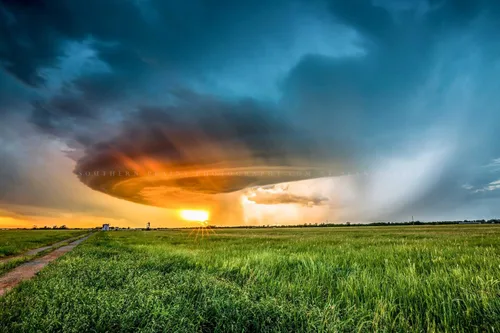 Impresión fotográfica de tormenta (no enmarcada), imagen de supercélula tormenta iluminada por la luz del sol al atardecer en la noche de primavera