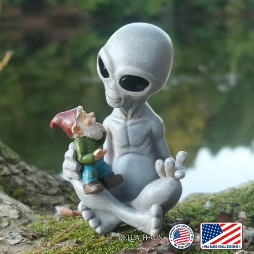 Miniatura 2 de Andre' & Fritz Friendship Stories - Estatua de jardín de extraterrestres y gnomos, poliresina de 6.5 pulgadas de alto x 4 pulgadas de ancho x 3.5
