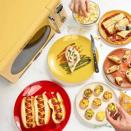 Miniatura 3 de Nostalgia NRMO7YW6A - Horno microondas compacto retro para encimera, 0.7 pies cúbicos, 700 vatios con pantalla digital LED, bloqueo para niños