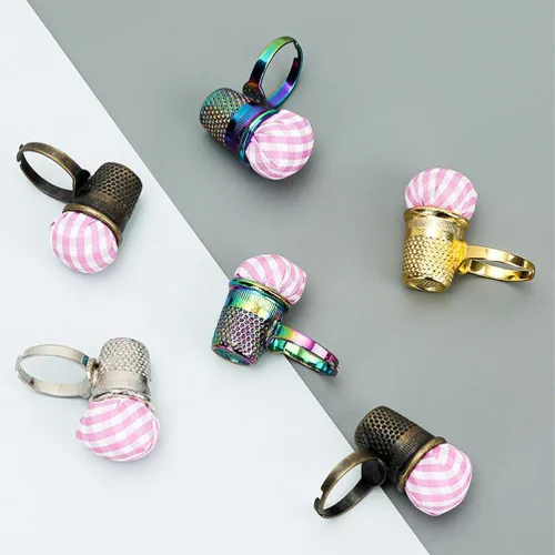 Miniatura 9 de EXCEART DIY bordado ayuda de costura dedal anillo de almacenamiento de aguja de punto de cruz nuevo dos en uno aguja dedo cuna (dorado) precioso