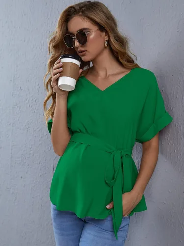 Miniatura 4 de OYOANGLE Blusa de maternidad de manga corta con cuello en V y cinturón para mujer