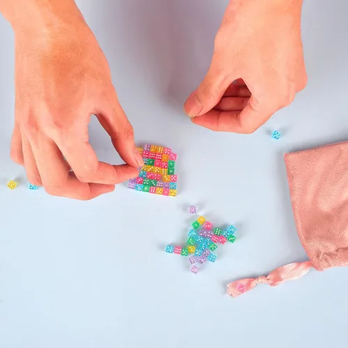 Miniatura 6 de Juego de 100 dados pequeños de 0.197 in con 1 bolsa de terciopelo, juego de dados de 6 caras para fiestas nocturnas de casino y aprendizaje temprano
