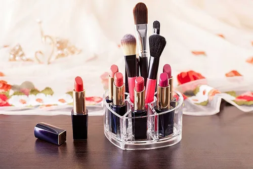 Miniatura 5 de Porta brochas de maquillaje y cosméticos de corazón acrílico transparente con 8 compartimentos