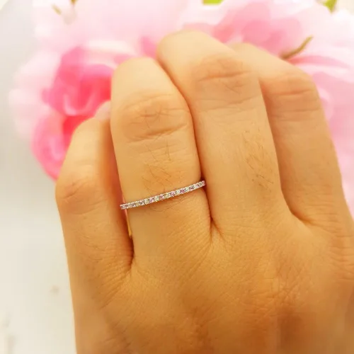 Miniatura 5 de Dazzlingrock Collection Anillo apilable de oro blanco con zafiro rosa redondo de 14 quilates para mujer, delicado aniversario de boda, oro blanco