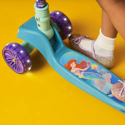 Miniatura 10 de Jetson Character Kids Kick Scooter, luces LED en vástago y ruedas iluminadas, marco ligero, manubrio ajustable en altura, sistema de inclinación