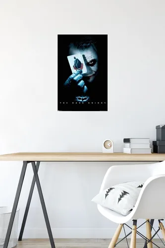 Miniatura 4 de Trends International Póster de pared de la película de DC Comics - The Dark Knight - The Joker con Batman Playing Card de 14.725 x 22.375 pulgadas