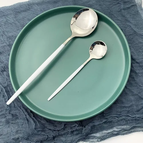 Miniatura 6 de Juego de cubiertos plateados con mango blanco, 24 piezas de acero inoxidable brillante, cubiertos para 6, aptos para lavavajillas Mango blanco plata