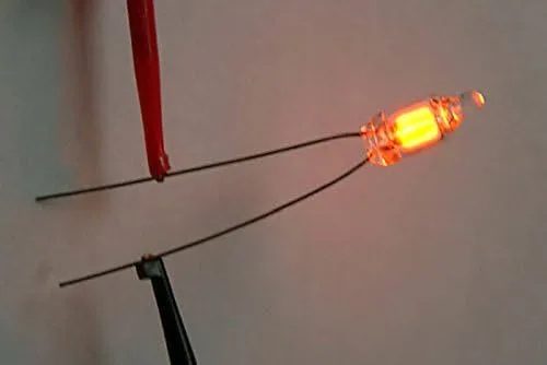 100 uds. Lámparas Redondas de Neón Rojo Miniatura 0.157 in Diámetro NE-2-0.5mA - Indicador de Luz de Señal de Neón