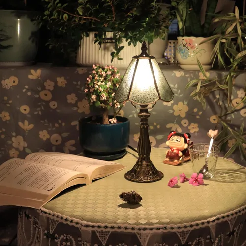Miniatura 11 de Tiffany Style Table Lamp White Diamond Stained Glass Lamp 14 Inch Small Lamp,Desk Lamps,6X6X14 Inch,Bronze Resin Base, Antique Lamp,Mini Accent