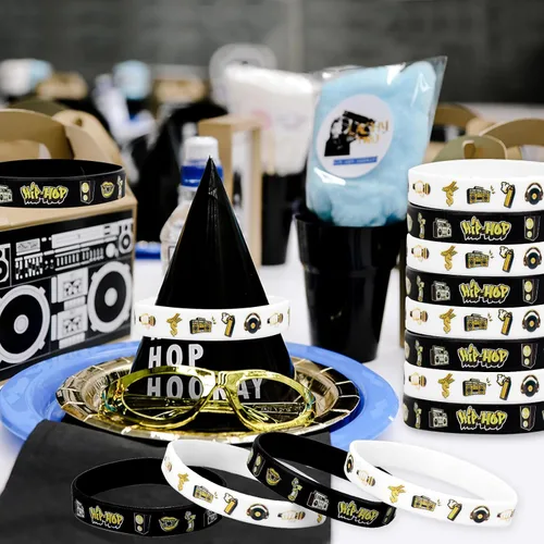Miniatura 5 de Serencatcher 24 pulseras de silicona de hip hop, notorias pulseras de recuerdo de fiesta, color negro y dorado para los años 80, 90, hip hop, rock