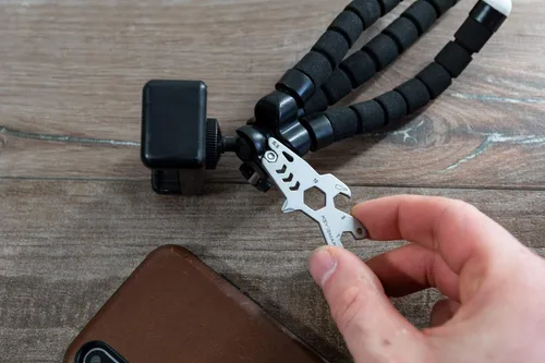 Miniatura 4 de KeySmart AllTul Shark - Multiherramienta llavero multiusos 4 en 1 para llevar todos los días con abridor de botellas, llave inglesa, punta Phillips