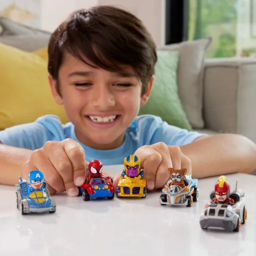 Miniatura 5 de Hot Wheels RacerVerse - Vehículo fundido a presión con conductor de mapache cohete escala 1:64