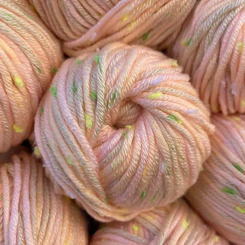 Miniatura 27 de Tweed Twinkles - Hilo acrílico suave con motas para bebé, 8 madejas, 696 yardas/14.11 onzas, peinado ligero (3), lavable a máquina (rojo manzana)