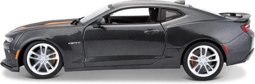 Miniatura 11 de Maisto 1:18 SE 2017 Chevrolet Camaro del 50.º aniversario (Gris metálico)