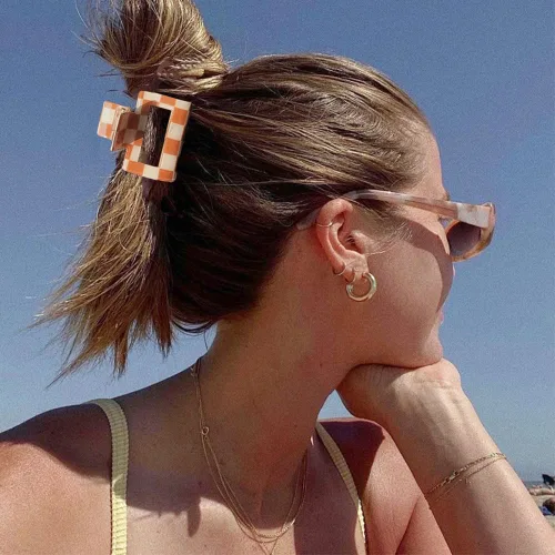 Miniatura 3 de Ahoney - Paquete de 4 pinzas de garra Y2K a cuadros para cabello fino, bonitos pasadores estéticos de 2 pulgadas, accesorios para el cabello