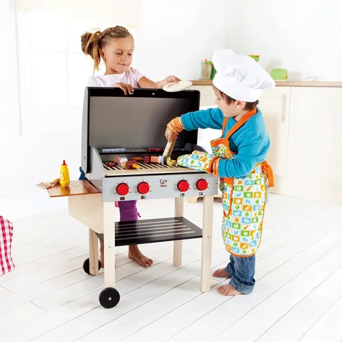 Miniatura 6 de Hape, Parrilla para barbacoa de juguete con set de comida de juguete para cocinar brochetas de madera con accesorios