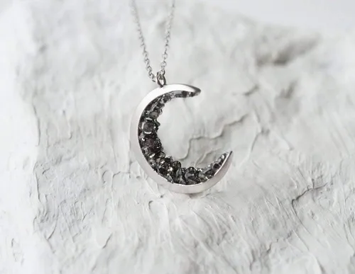 Miniatura 4 de Collar largo bañado en plata con cristales negros y luna creciente incrustada, Latón Piedra