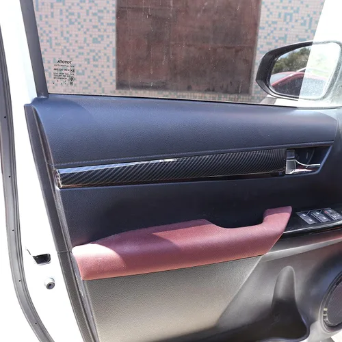 Miniatura 3 de YIWANG Cubierta del panel de decoración de puerta interior de estilo de fibra de carbono 4 piezas para Toyota Hilux 2015-2021 accesorios de coche