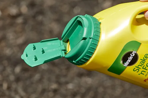 Miniatura 4 de Miracle-Gro Shake 'N Feed - Alimento vegetal multiusos más preventivo de malezas1, evita la hierba de cangrejo, la pamplina común y la verdolaga