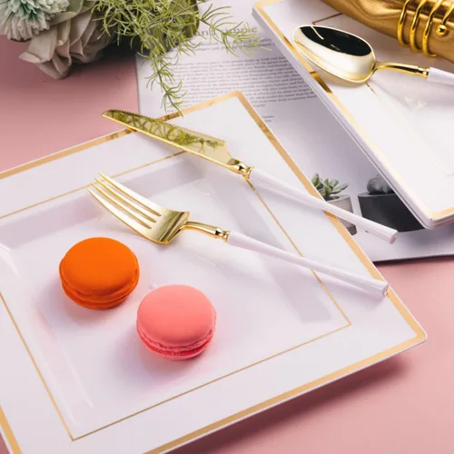 Miniatura 8 de BloominGoods Platos cuadrados desechables de plástico para postre, paquete de 50 platos cuadrados de 6.5 pulgadas, color blanco con borde dorado