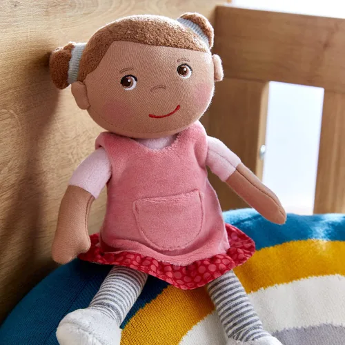 Miniatura 6 de HABA Snug Up Camilla - Muñeca suave de 10 pulgadas, lavable a máquina, perfecta para acurrucarse, primera muñeca suave y figura de felpa para niños