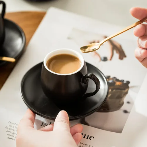 Miniatura 6 de LYEOBOH Juego de tazas de café expreso y platillos, taza de café de cerámica de 3 onzas, pequeñas tazas demitasses, tazas de café expreso con Negro