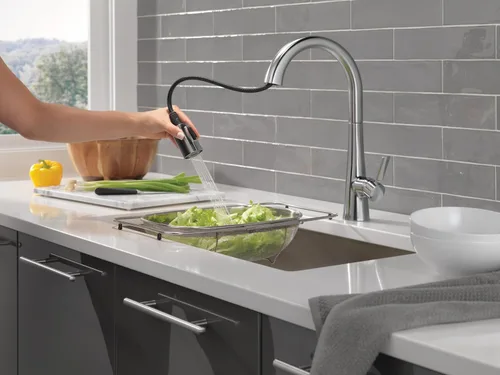 Miniatura 2 de Grifo Delta Faucet Monrovia de Níquel Cepillado para Cocina, Grifos de Cocina con Rociador Desplegable, Grifo de Fregadero de Cocina con Lumicoat