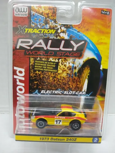Auto World SC403-2 Rally World Stage 1973 Datsun 240Z Escala HO Coche de ranura eléctrico - Amarillo, Rojo y Negro