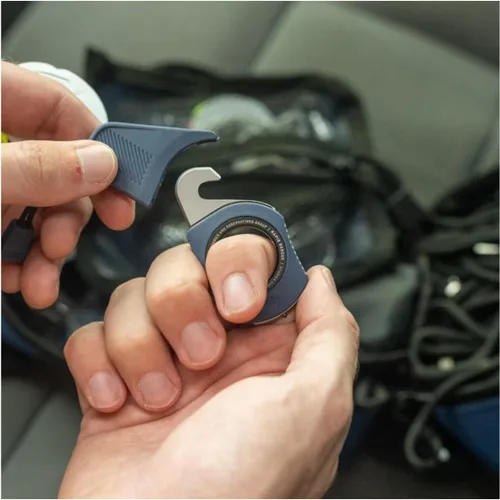 Miniatura 6 de SOG Rapid Rescue Multi-Tool Stainless Steel Seatbelt Cutter, GRN Handle, Aluminum Pull-Ring, Quick to Deploy from The Sheath