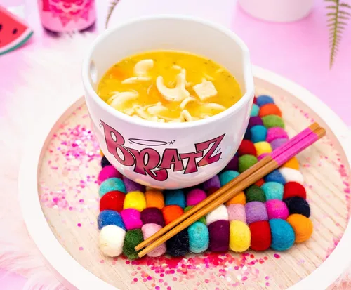 Miniatura 6 de Silver Buffalo Bratz - Tazón de cerámica para ramen con palillos con Cloe, Jade, Yasmin y Sasha, 20 onzas