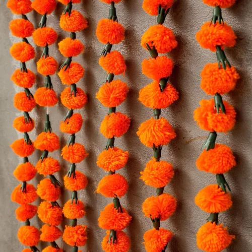 Miniatura 9 de Desi Favors Guirnaldas de caléndula naranja de 6 pies Guirnalda de flores artificiales Decoración de boda india Hosuewarming, guirnaldas