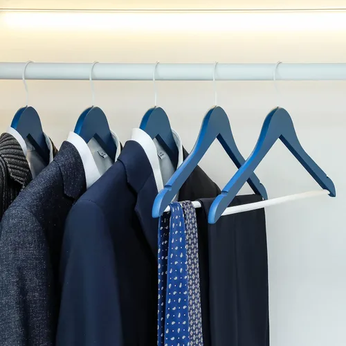 Miniatura 5 de TOPIA HANGER Perchas de madera premium con barra antideslizante para pantalones, gancho giratorio de 360° y muescas para hombros, paquete de 16