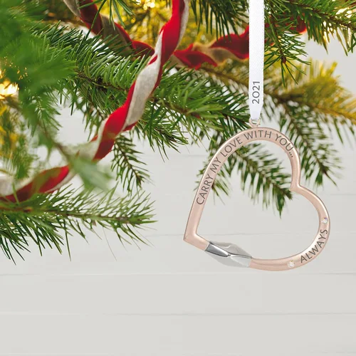 Miniatura 6 de Hallmark Keepsake Adorno navideño 2021, mosquetón con forma de corazón Carry My Love