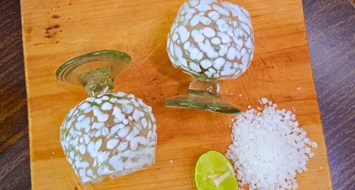Miniatura 5 de Auténticos vasos de chupito soplados a mano de tequila mexicano - Juego de 4-2 onzas - Mini snifters de vidrio - Base pesada - Coñac (Confeti blanco)