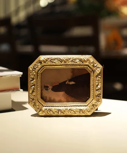 Miniatura 3 de Marco de fotos pequeño vintage de 2.5 x 3.5 pulgadas, mini marco de fotos dorado adornado antiguo, marco octágono retro, para mesa y pared
