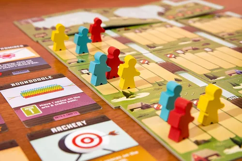 Miniatura 6 de Buffalo Games Juego de cartas de construcción de mazos de campamento de verano, 2 a 4 jugadores, a partir de 10 años, 30 a 45 minutos