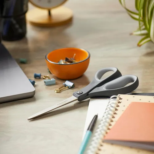 Miniatura 9 de Fiskars Tijeras de titanio Softgrip para uso diario (8 pulgadas), 2
