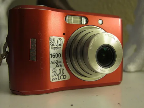 Miniatura 2 de Nikon Coolpix L18 - Cámara digital de 8 MP con zoom óptico 3x (rojo rubí)