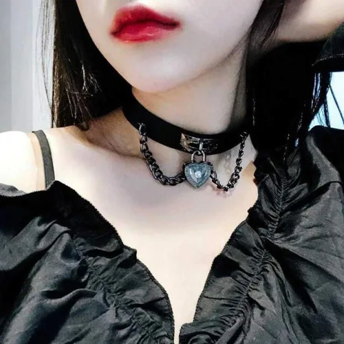Miniatura 2 de YERTTER Gargantilla de piel sintética con corazón gótico para mujer, collar punk rock, ajustable, collar negro, gargantilla para cosplay