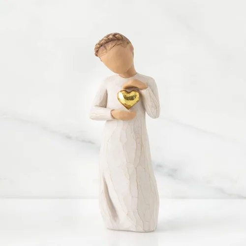 Miniatura 2 de Willow Tree Keepsake, Guardado para siempre en el corazón, figura sosteniendo un corazón de hoja de oro, una expresión de amor y cuidado