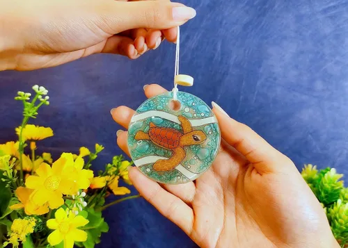 Miniatura 3 de Adorno de tortuga marina para bebé - Vidrio fundido hecho a mano, decoración colgante de 2.5 pulgadas para ventanas, árbol de Navidad, colgante
