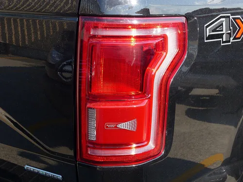 2015-2016 Ford F-150 - Lámpara derecha trasera, lado del pasajero, con monitor de punto ciego, OEM.