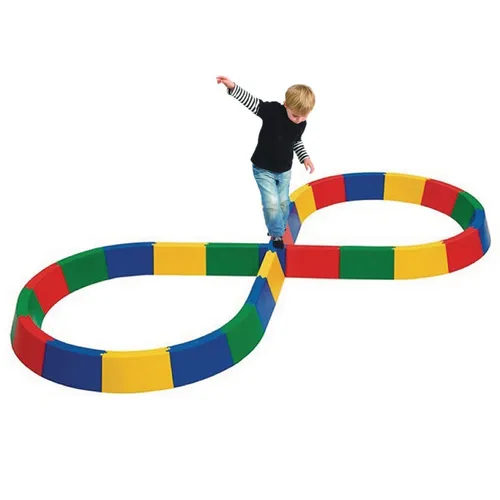 S&S Worldwide Juego de vigas de equilibrio de figura 8 - Curso de equilibrio entrelazado de 27 piezas para niños. Bloques de equilibrio de plástico