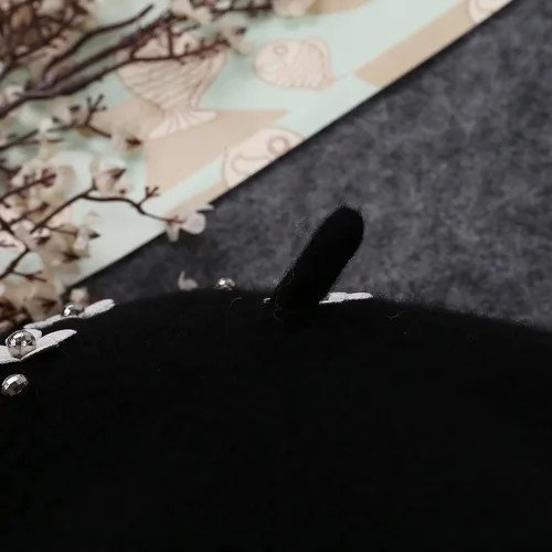 Miniatura 3 de Gorro de lana para bebé y niña diseño floral color liso con diseño de cúpula