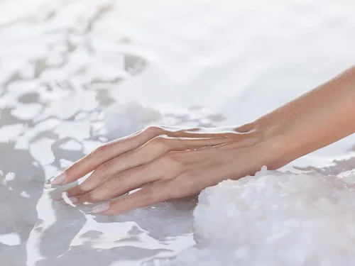 Miniatura 4 de AHAVA Crema de Manos Mineral de Agua del Mar Muerto - Hidratante de Manos para Manos Secas Agrietadas, Absorción Ligera y Rápida, Enriquecida
