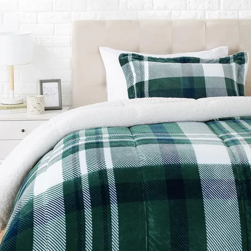 Miniatura 8 de Amazon Basics Juego de ropa de cama de 3 piezas, Sherpa de micromink, ultrasuave, edredón cálido para todas las estaciones, tamaño King, azul Azul