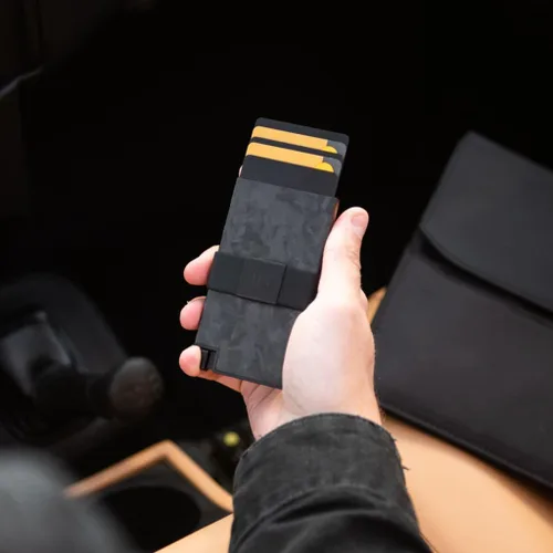 Miniatura 37 de Ekster Aluminum Cardholder Wallet for Men Metal Wallets with RFID Blocking Layer Slim & Minimalist Aluminum Wallet with Push Button for Quick