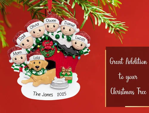 Miniatura 5 de Adorno de Navidad personalizado para familia de 6 con perro 2026 Padres, niños y cachorros con caseta para perros, decoración personalizada